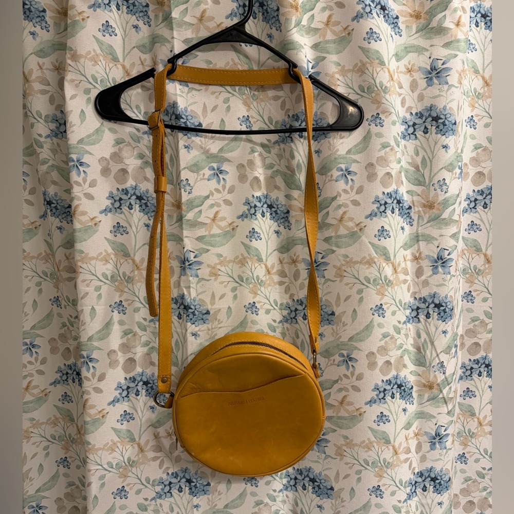 Sunflower Circle Crossbody bag large by Portland Leather - Picture 3 of 12